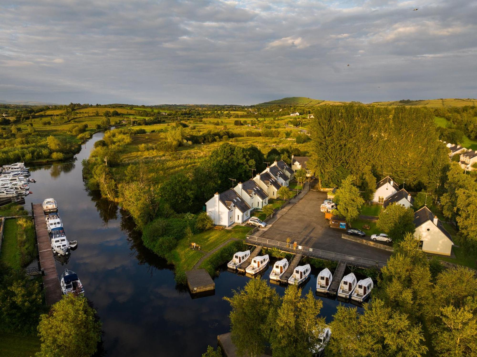 Leitrim Quay - Riverside Cottage 3 County Leitrim Exterior photo